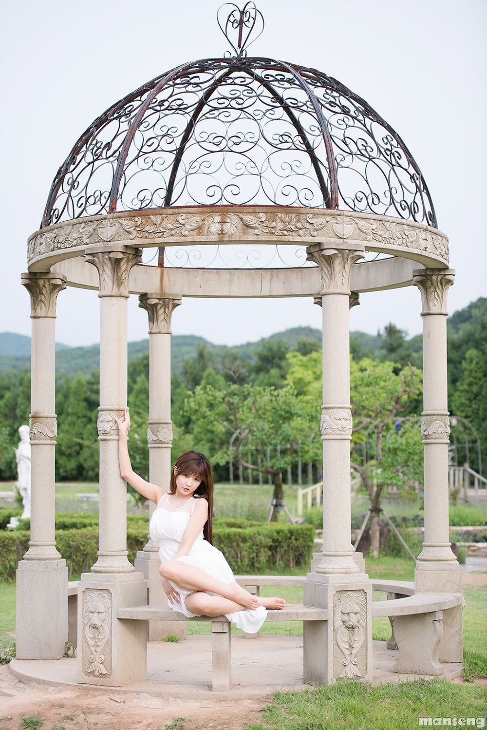 超性感美女车模柳智惠白色长裙外拍