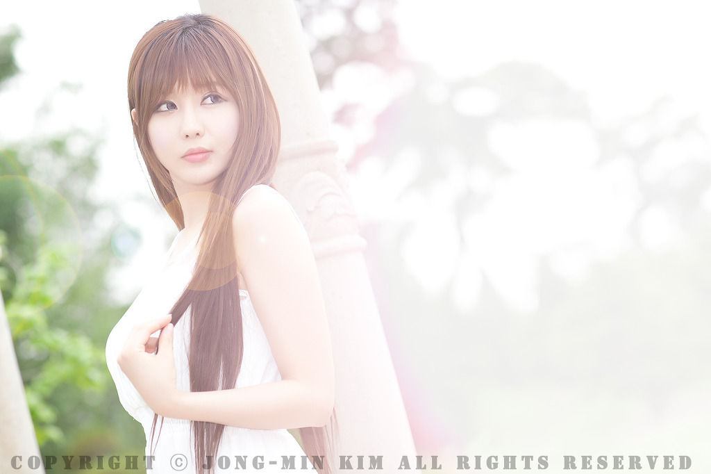 超性感美女车模柳智惠白色长裙外拍