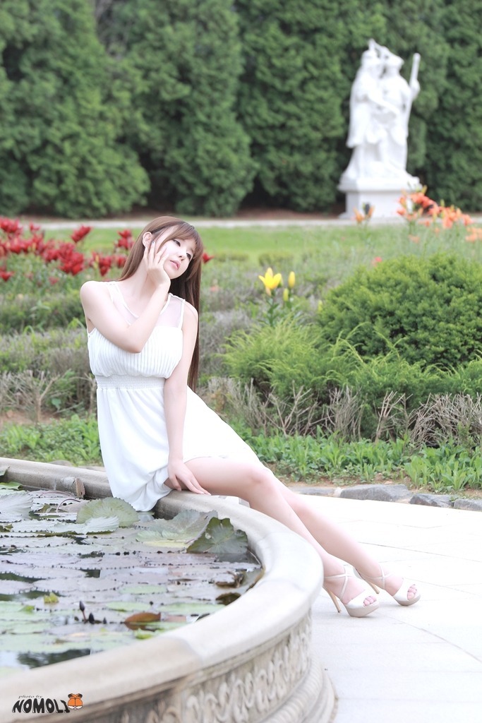 超性感美女车模柳智惠白色长裙外拍