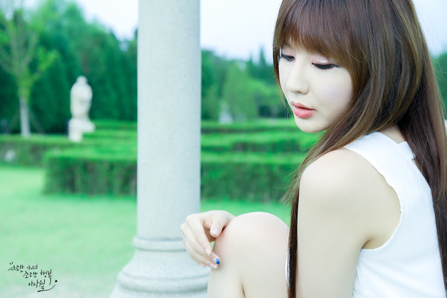 超性感美女车模柳智惠白色长裙外拍