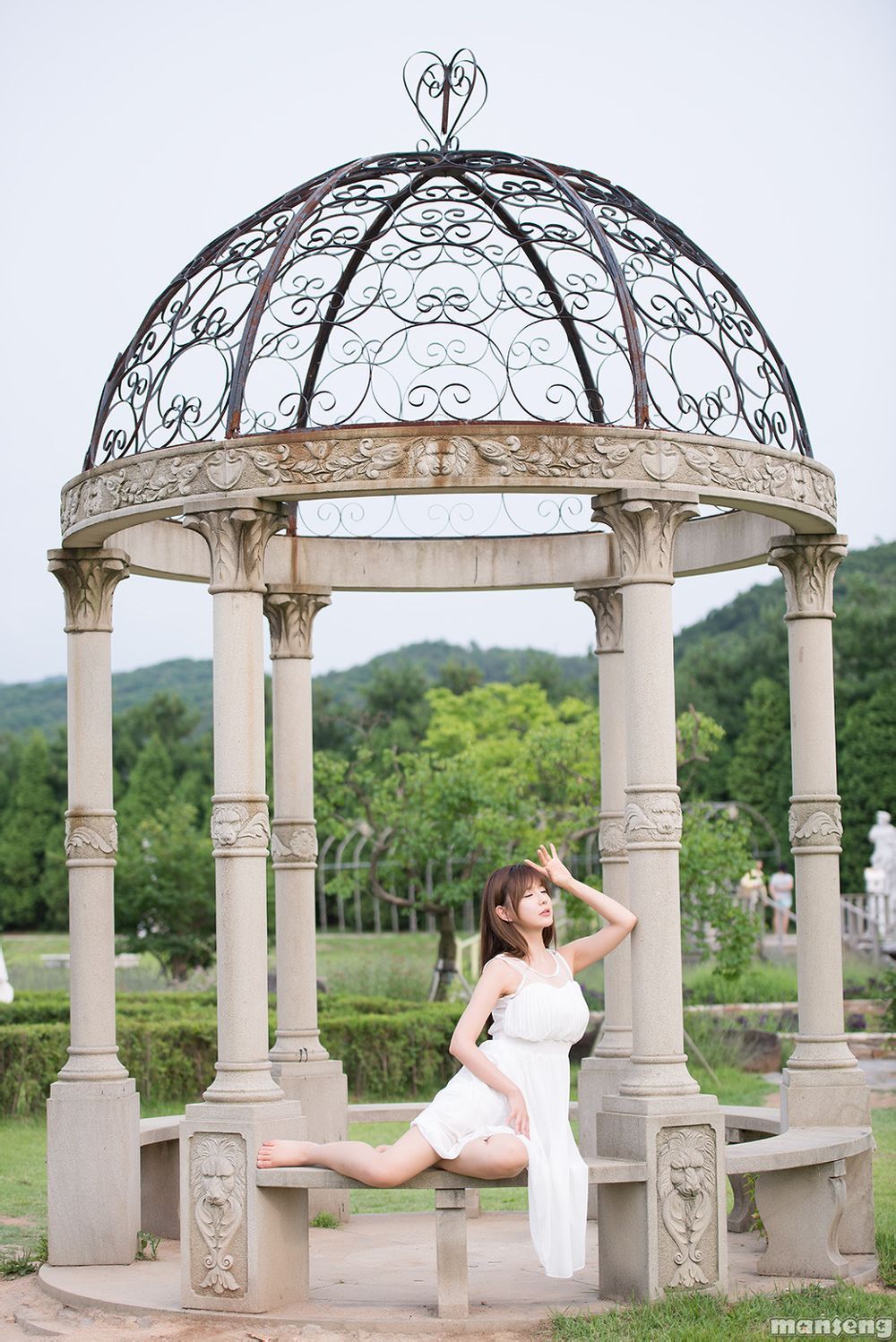 超性感美女车模柳智惠白色长裙外拍