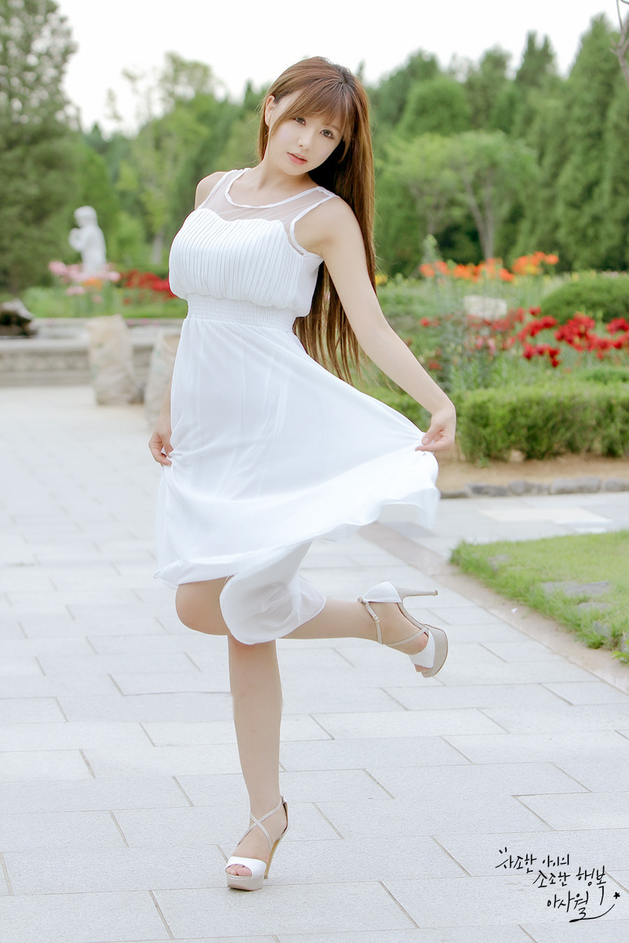 超性感美女车模柳智惠白色长裙外拍