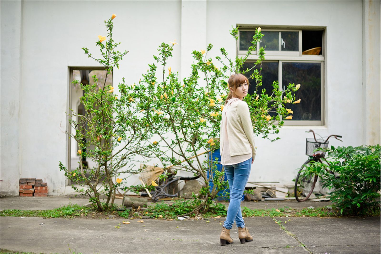 台湾清纯美女 思嫺-台北士林官邸外拍写真
