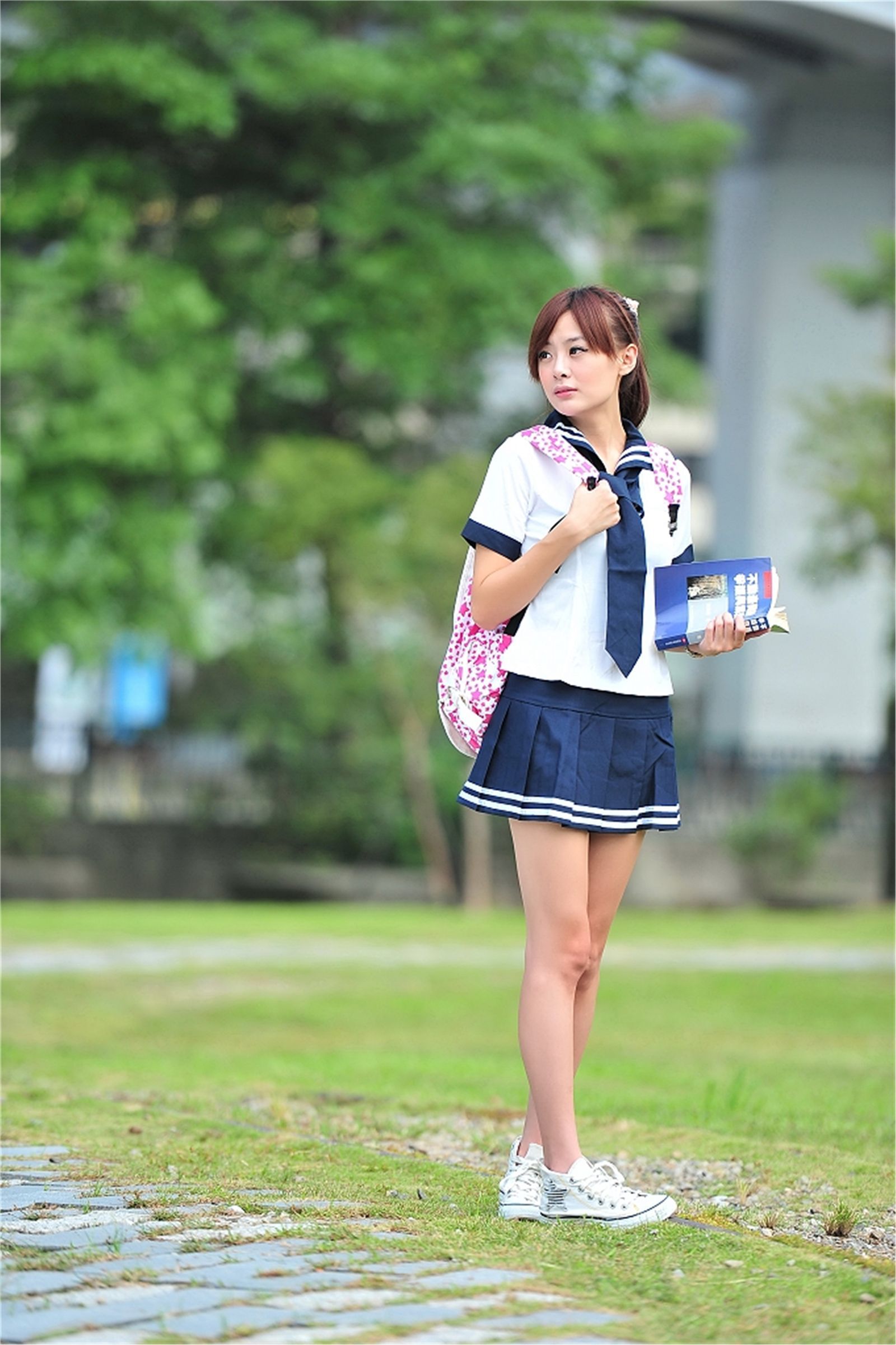 台湾清纯美女-UMI-華山特區外拍