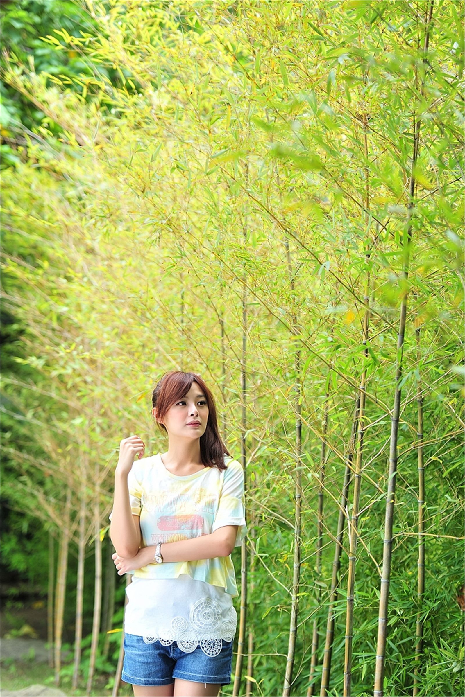 台湾清纯美女-UMI-華山特區外拍