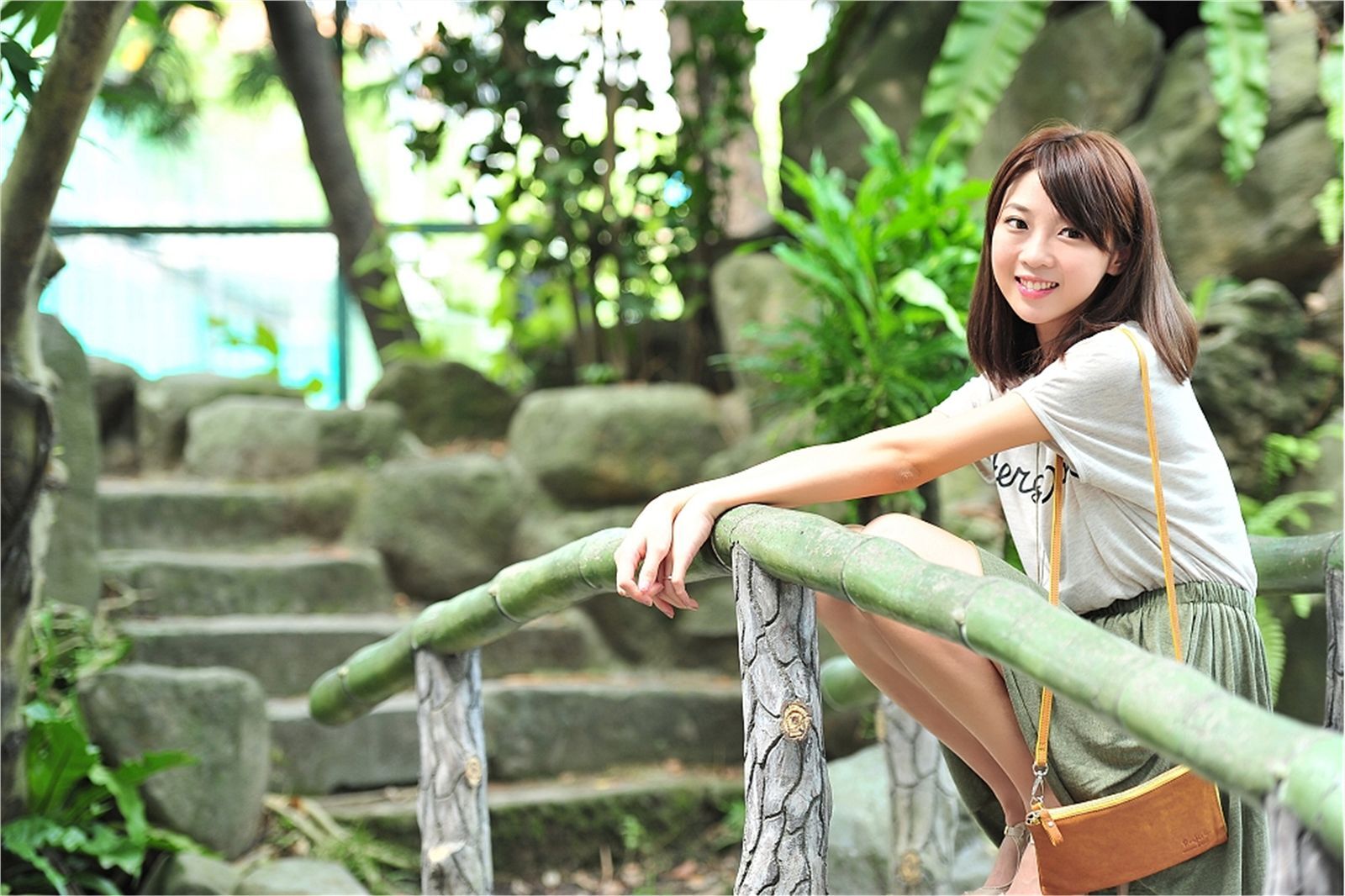 台湾清纯美女-小玉-士林國小外拍