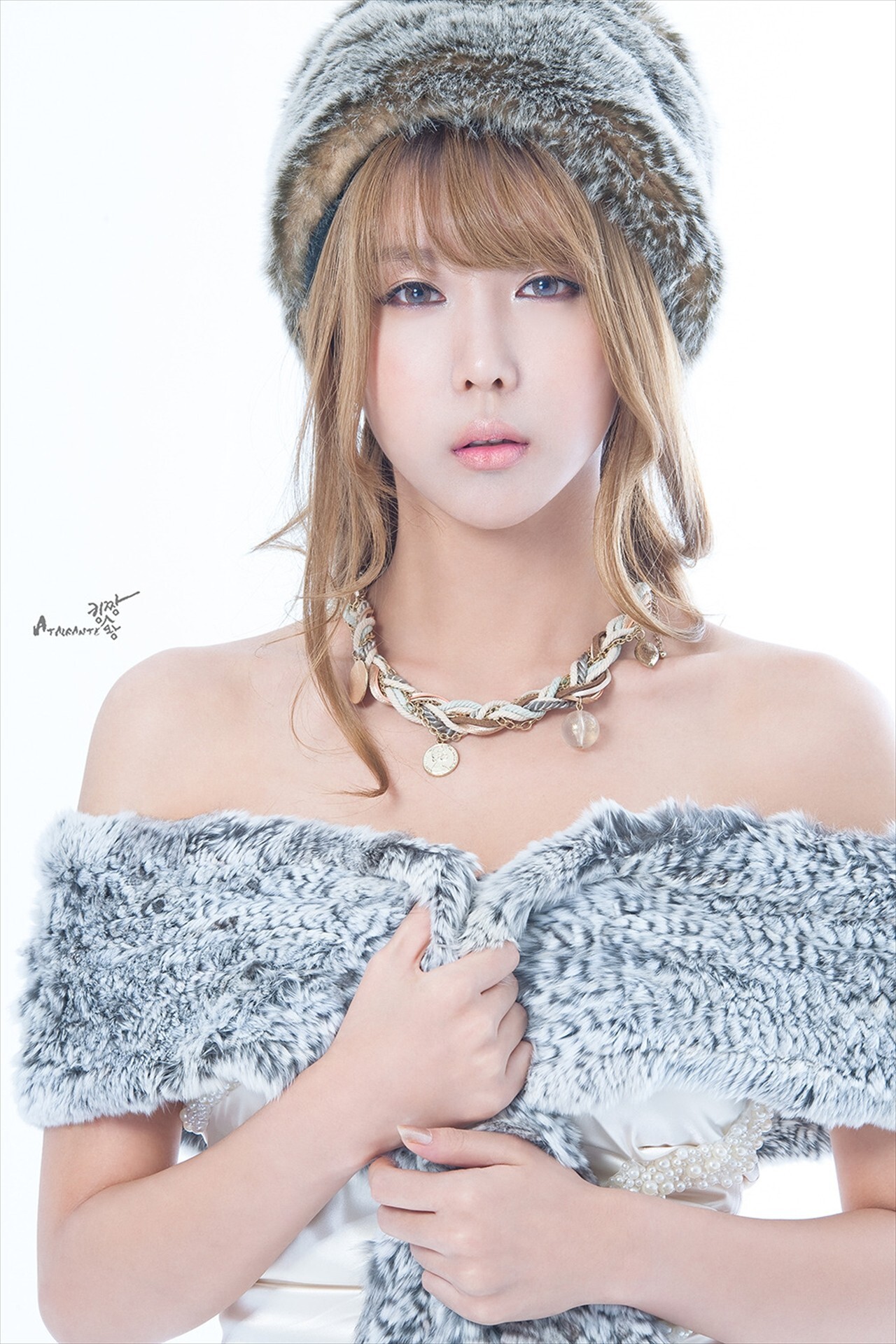 韩国超模许允美 性感皮草写真