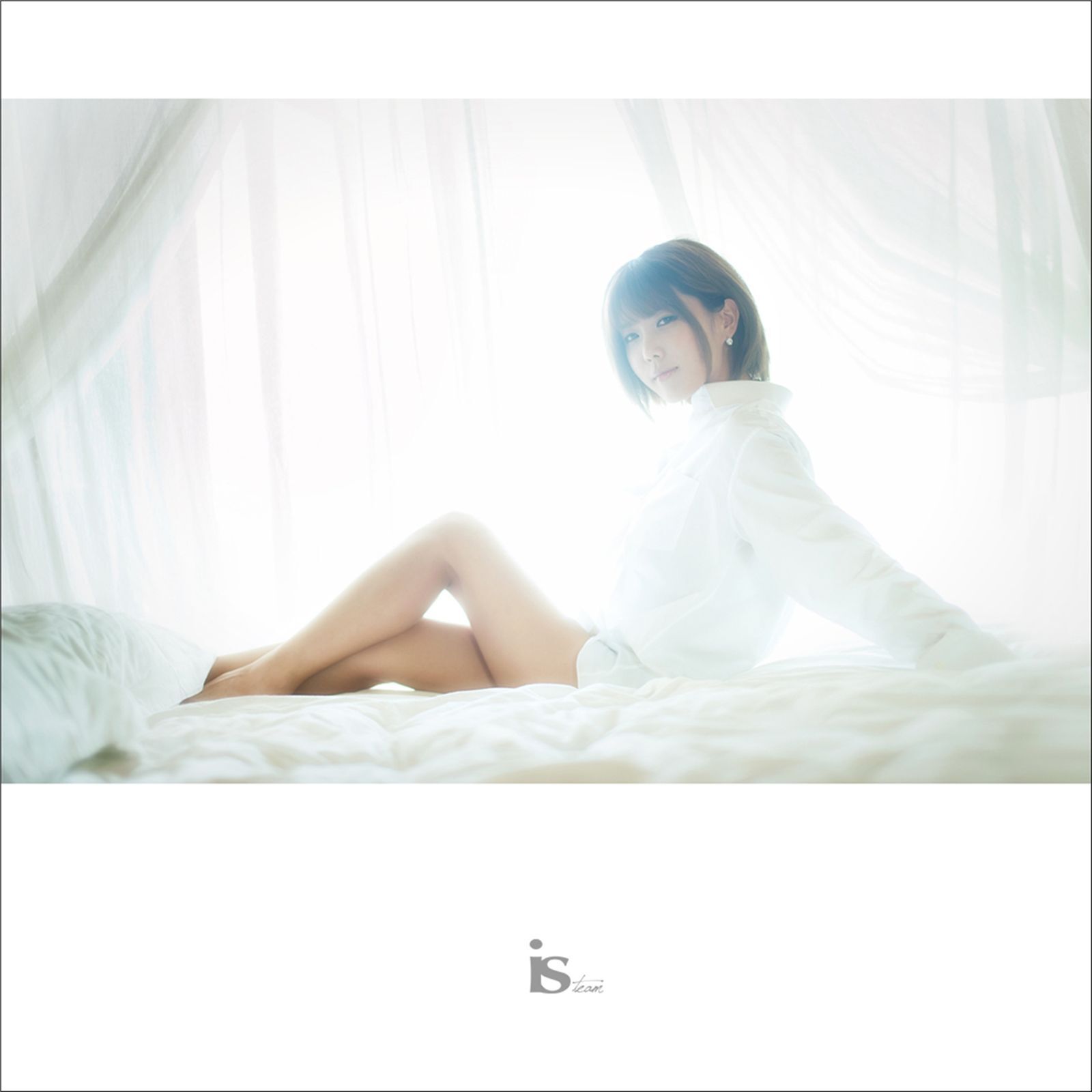 韩国超模许允美  白纱裙室拍写真