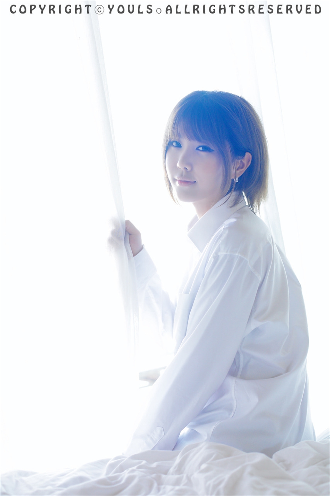 韩国超模许允美  白纱裙室拍写真