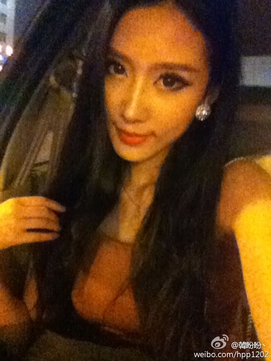新一代性感车模小天后，风韵十足韩盼盼