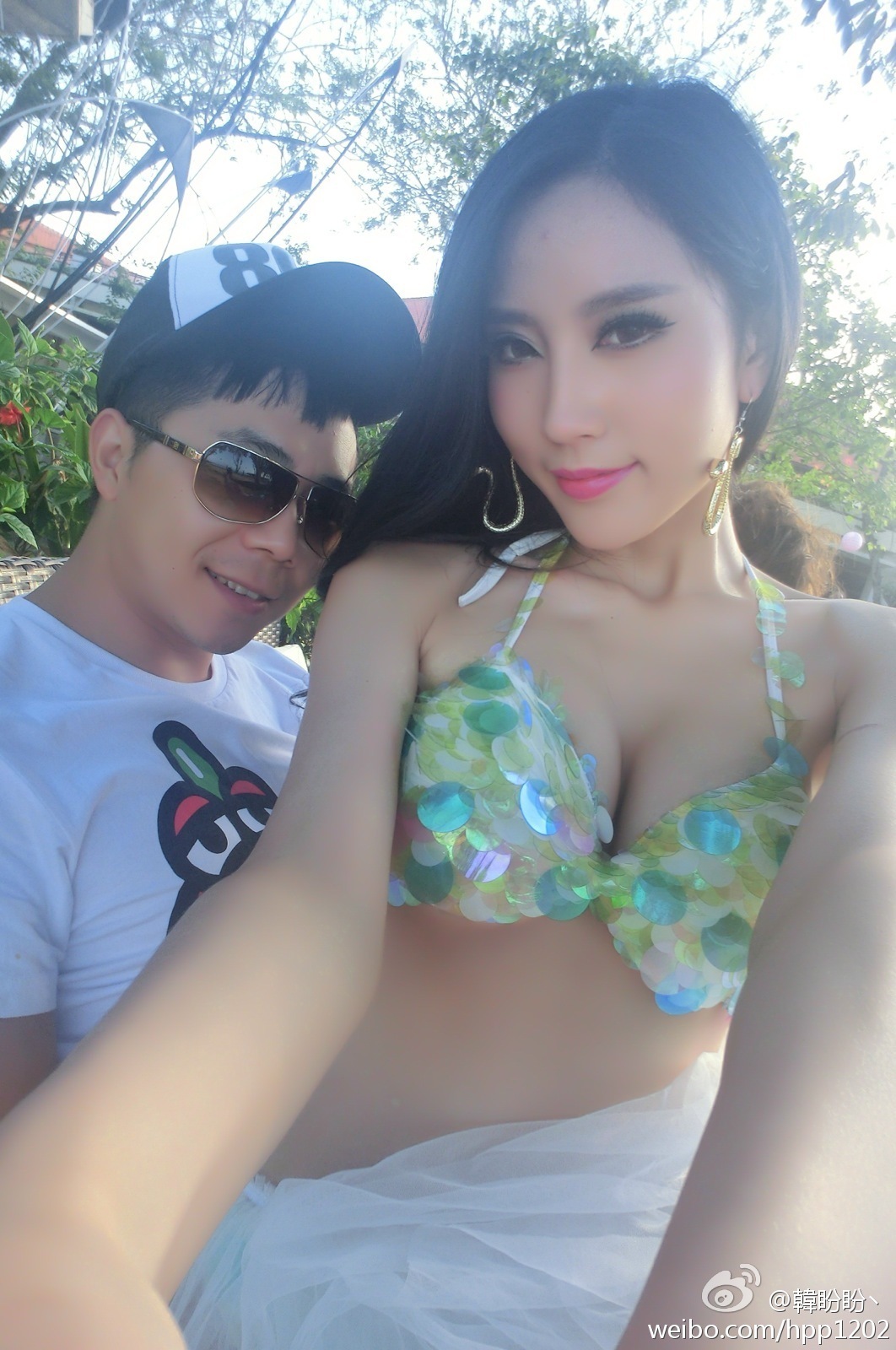 新一代性感车模小天后，风韵十足韩盼盼