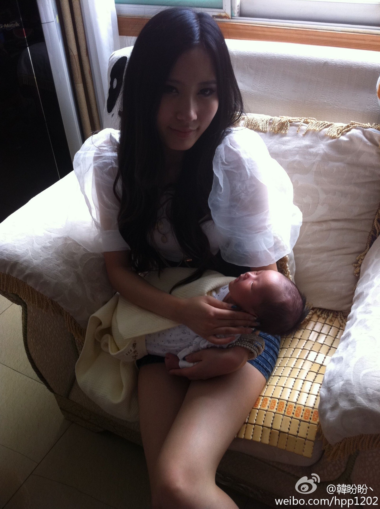 新一代性感车模小天后，风韵十足韩盼盼