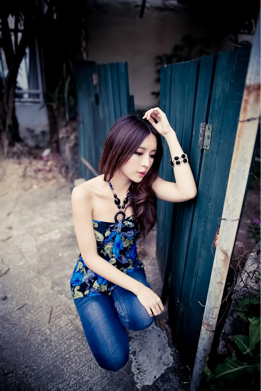 超跑女神大眼正妹张齐郡 炫彩外拍