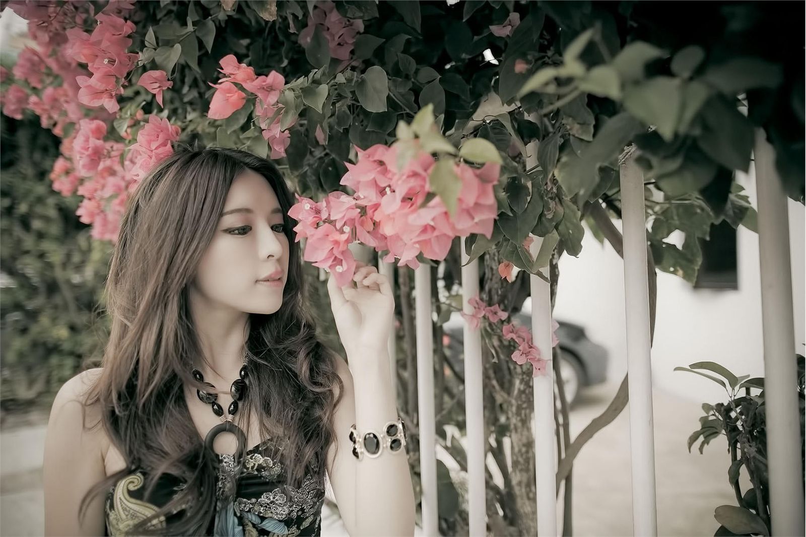 超跑女神大眼正妹张齐郡 炫彩外拍