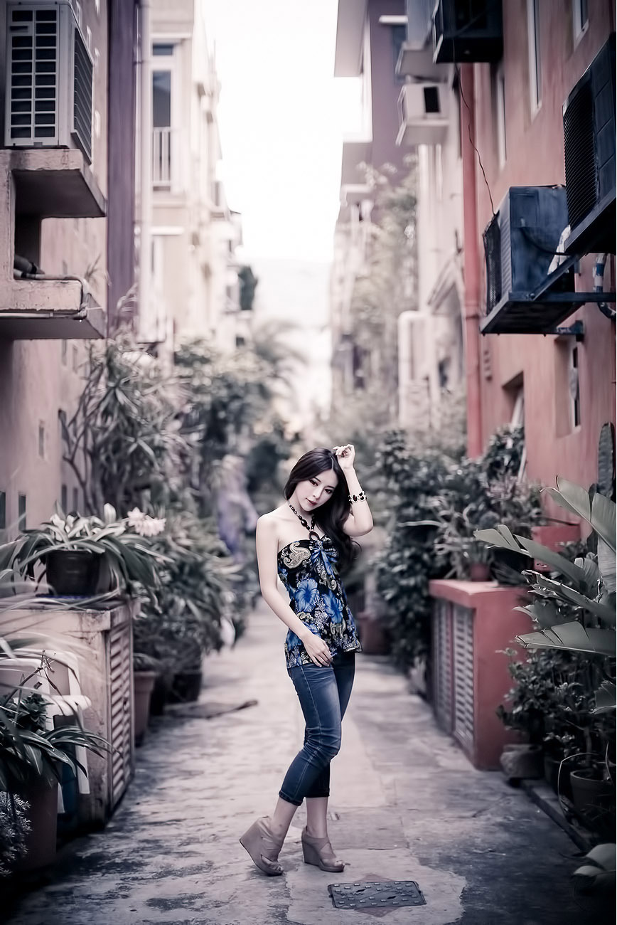 超跑女神大眼正妹张齐郡 炫彩外拍