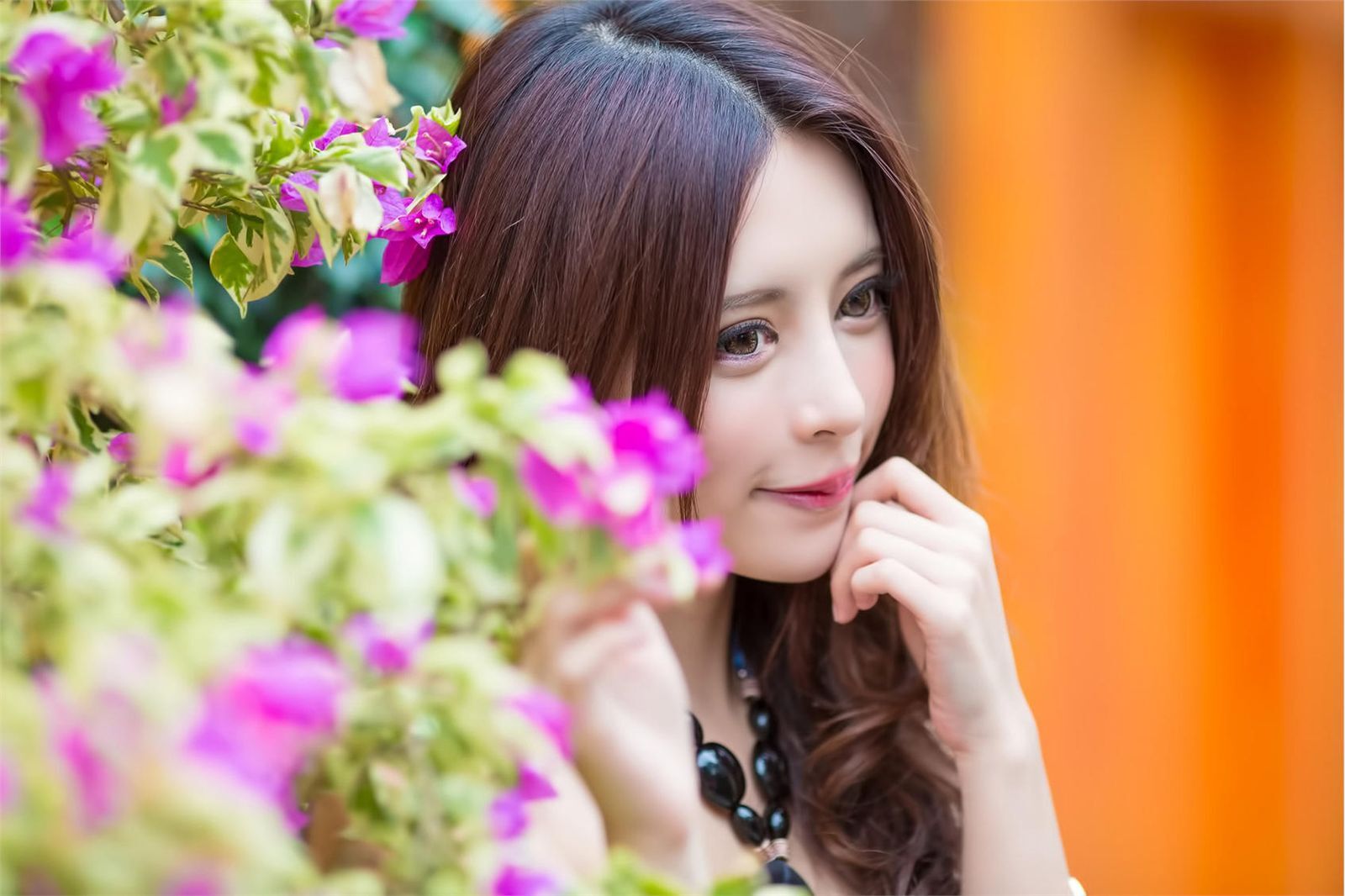 超跑女神大眼正妹张齐郡 炫彩外拍