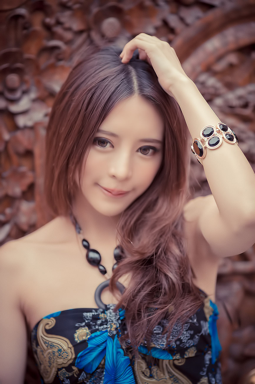 超跑女神大眼正妹张齐郡 炫彩外拍