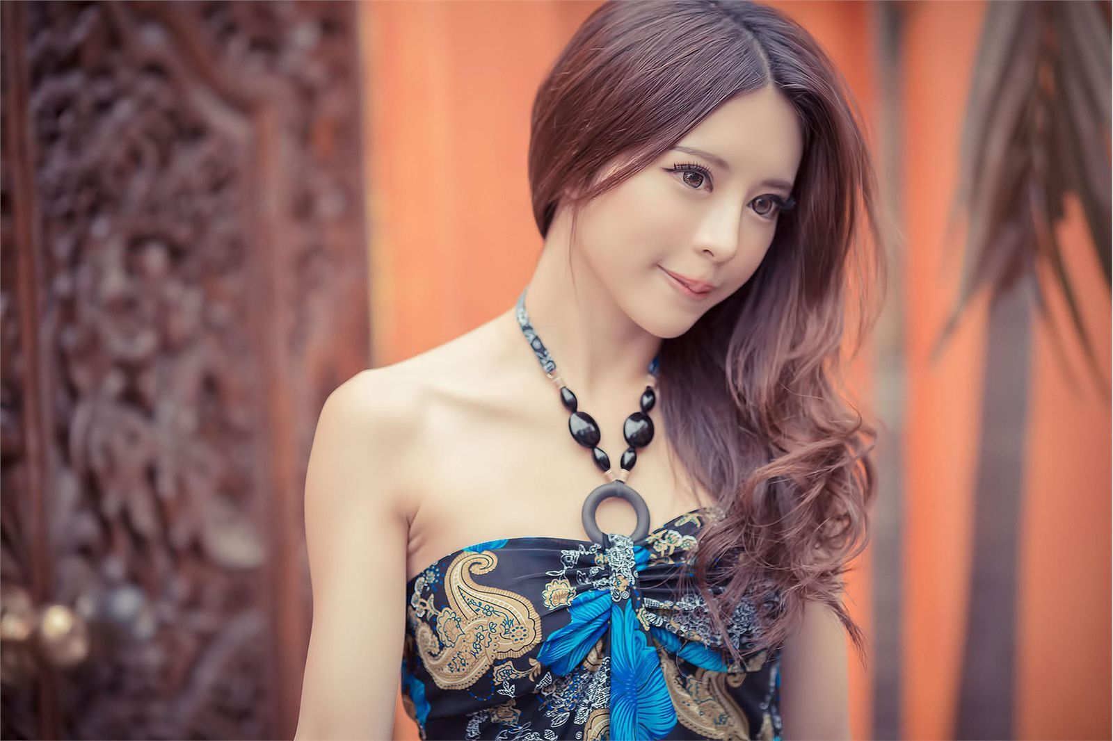 超跑女神大眼正妹张齐郡 炫彩外拍