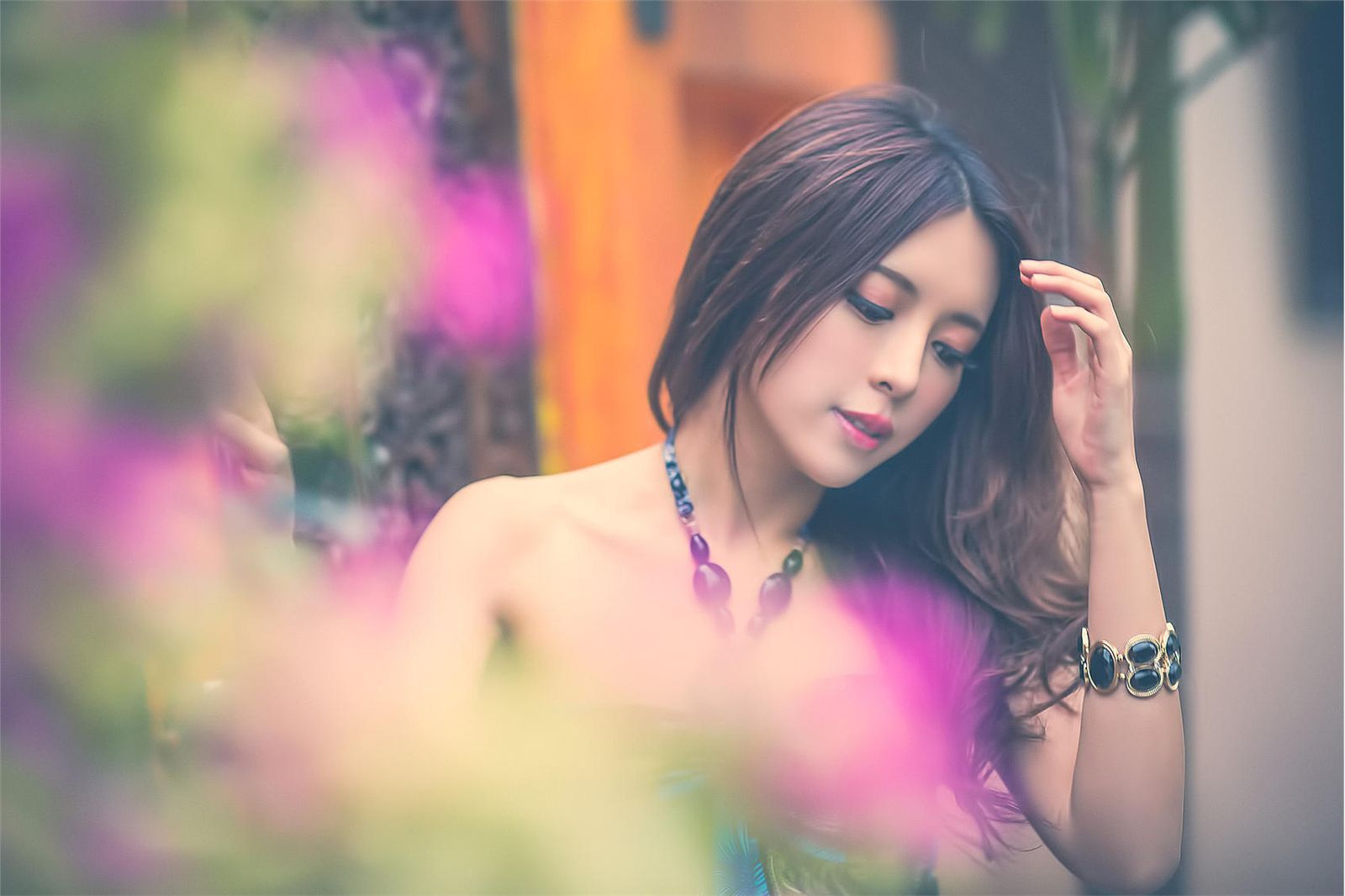 超跑女神大眼正妹张齐郡 炫彩外拍