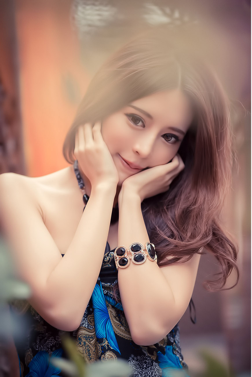 超跑女神大眼正妹张齐郡 炫彩外拍