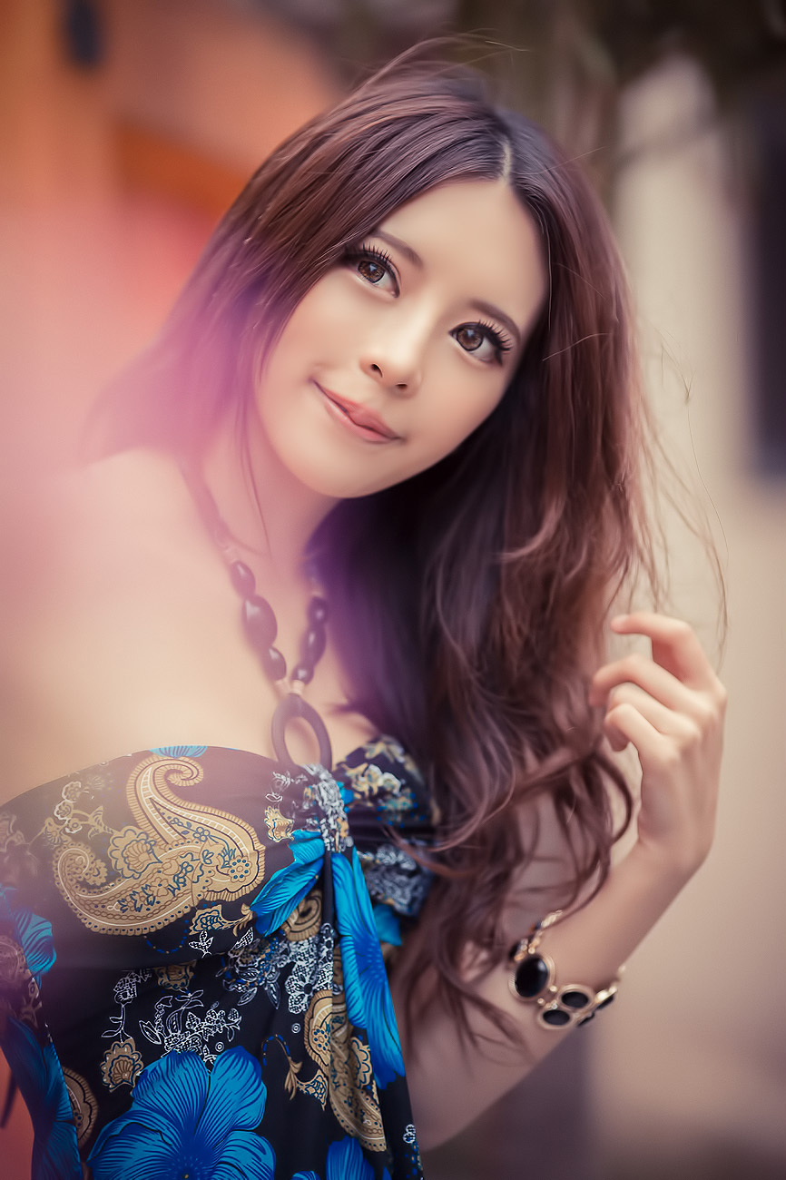 超跑女神大眼正妹张齐郡 炫彩外拍