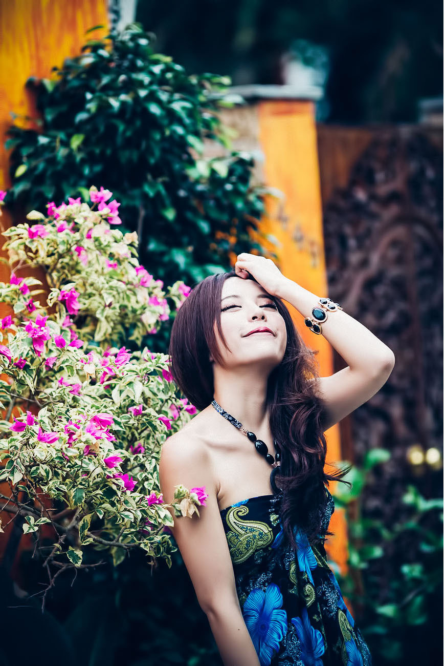 超跑女神大眼正妹张齐郡 炫彩外拍