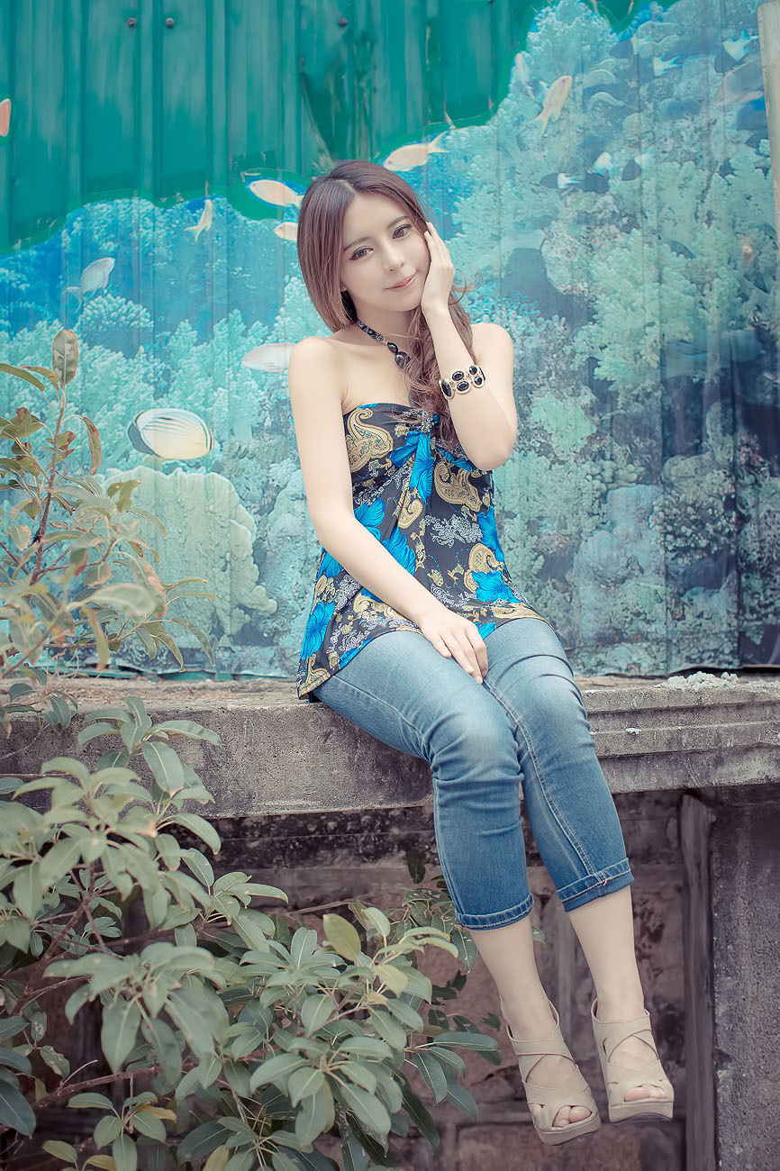 超跑女神大眼正妹张齐郡 炫彩外拍