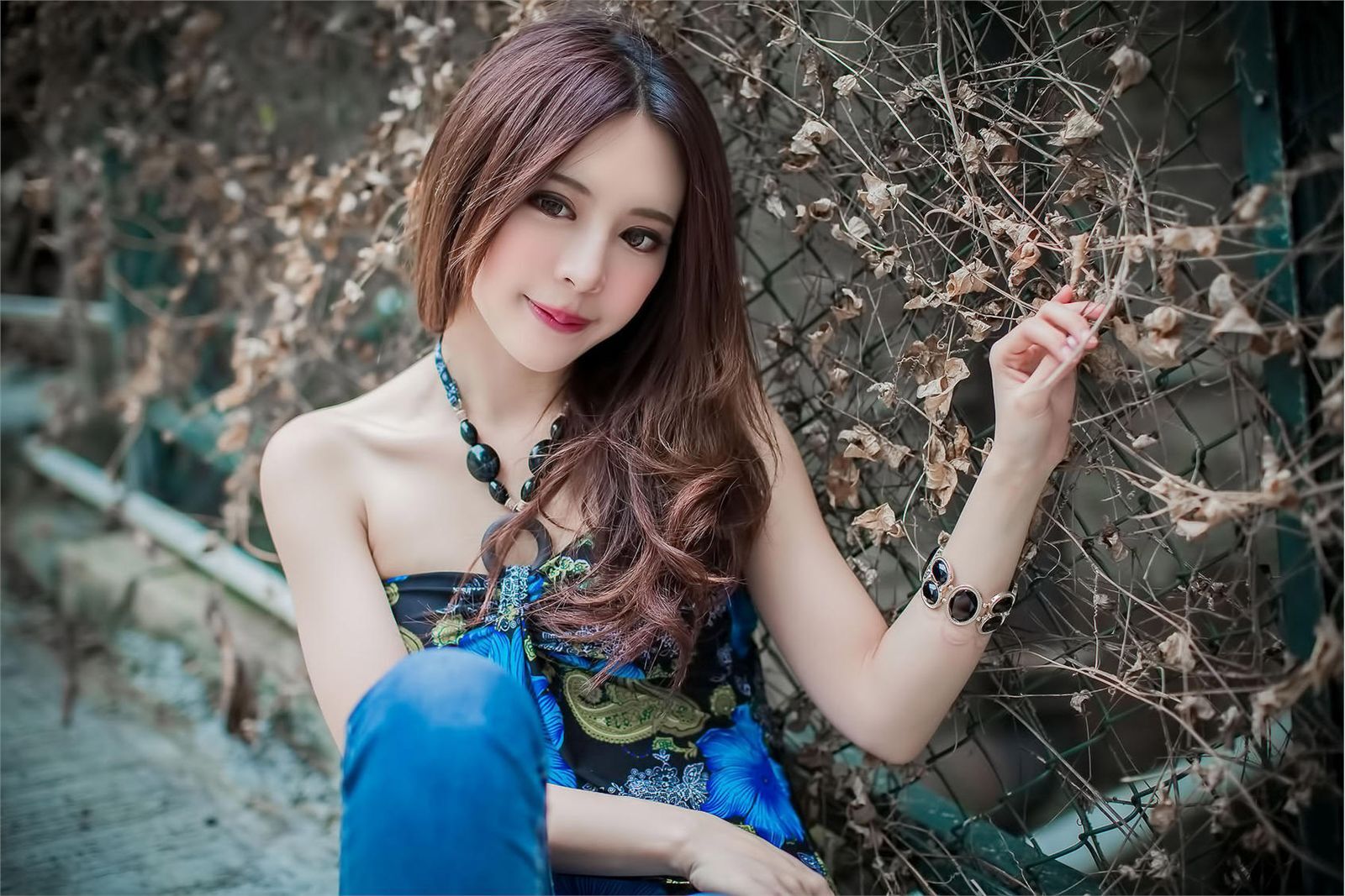 超跑女神大眼正妹张齐郡 炫彩外拍