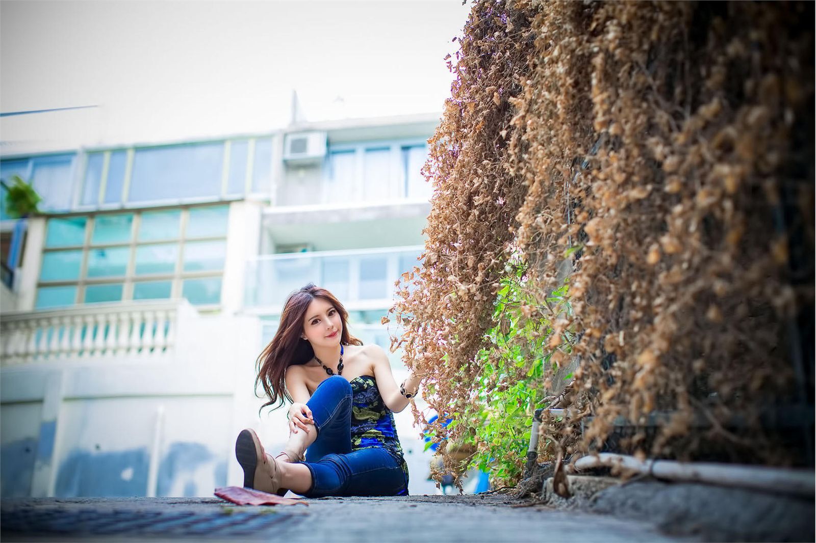 超跑女神大眼正妹张齐郡 炫彩外拍