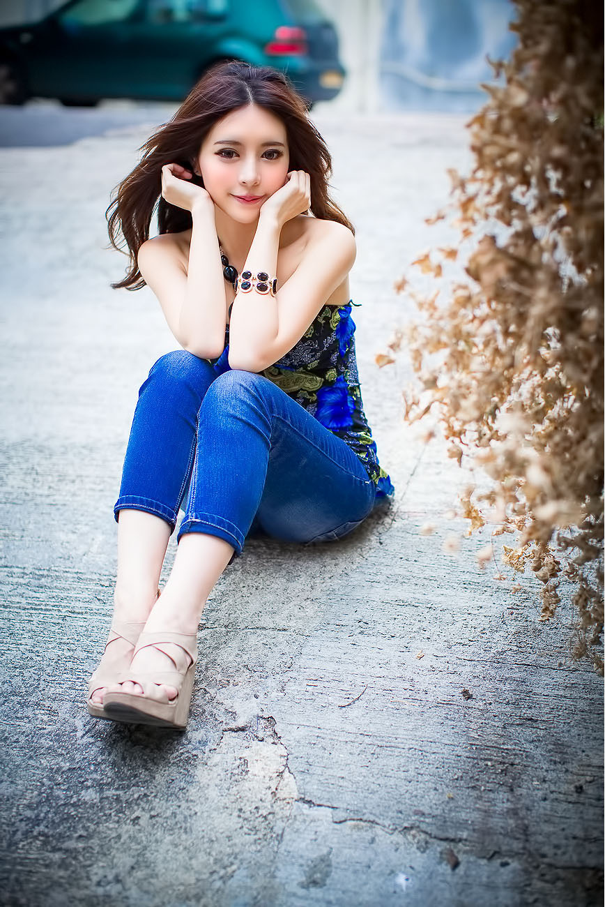 超跑女神大眼正妹张齐郡 炫彩外拍