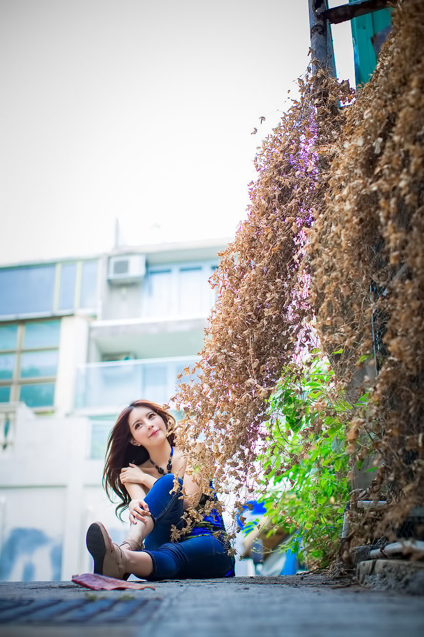 超跑女神大眼正妹张齐郡 炫彩外拍