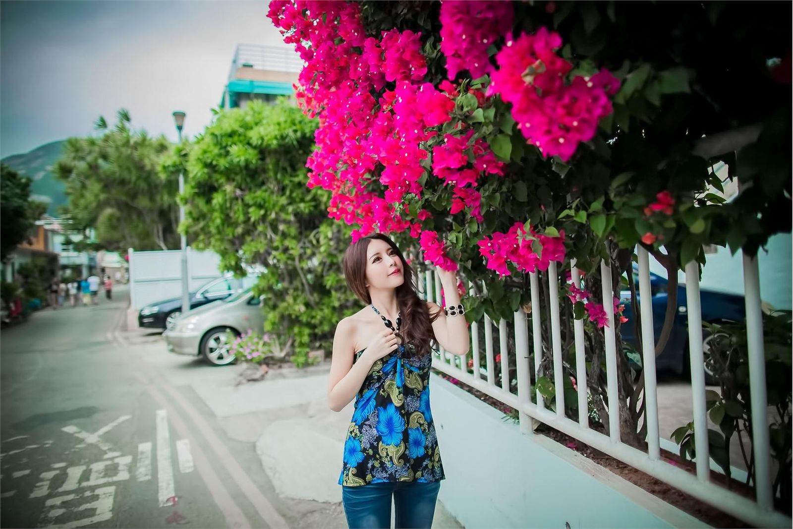 超跑女神大眼正妹张齐郡 炫彩外拍