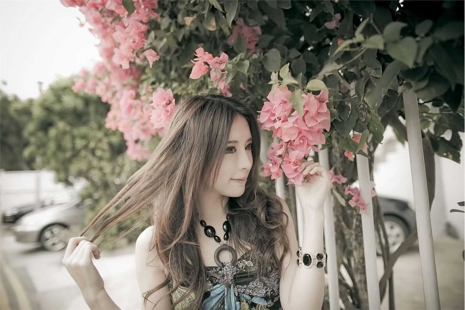 超跑女神大眼正妹张齐郡 炫彩外拍