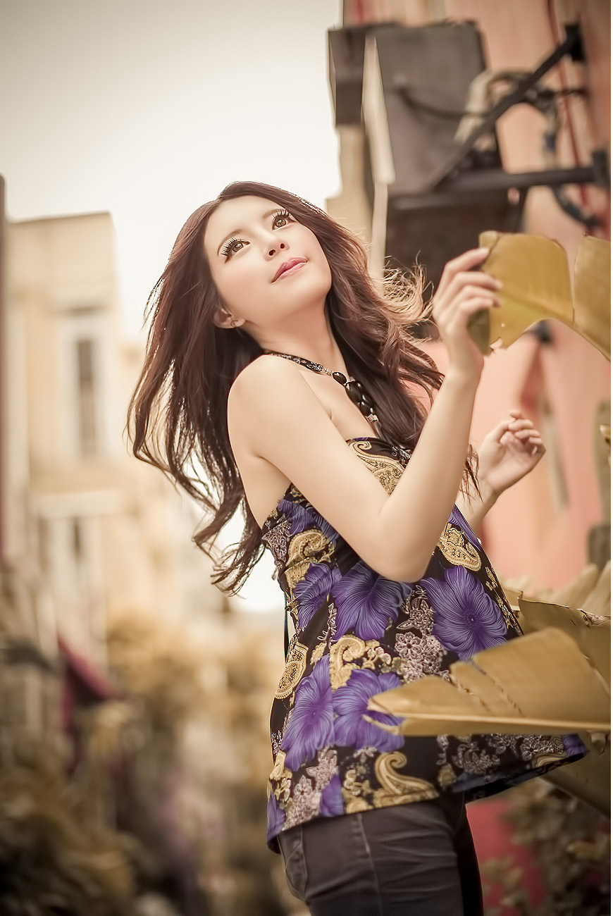 超跑女神大眼正妹张齐郡 炫彩外拍