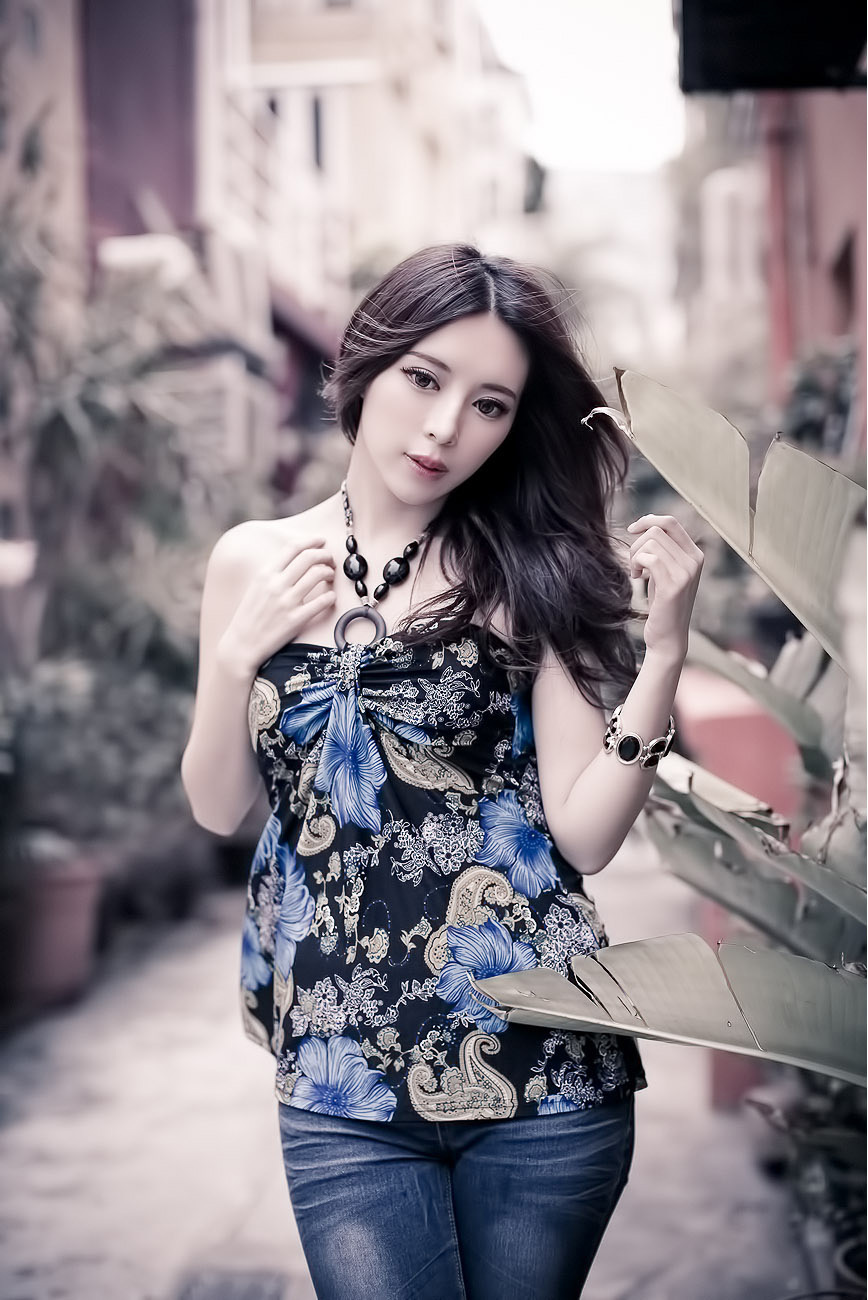 超跑女神大眼正妹张齐郡 炫彩外拍