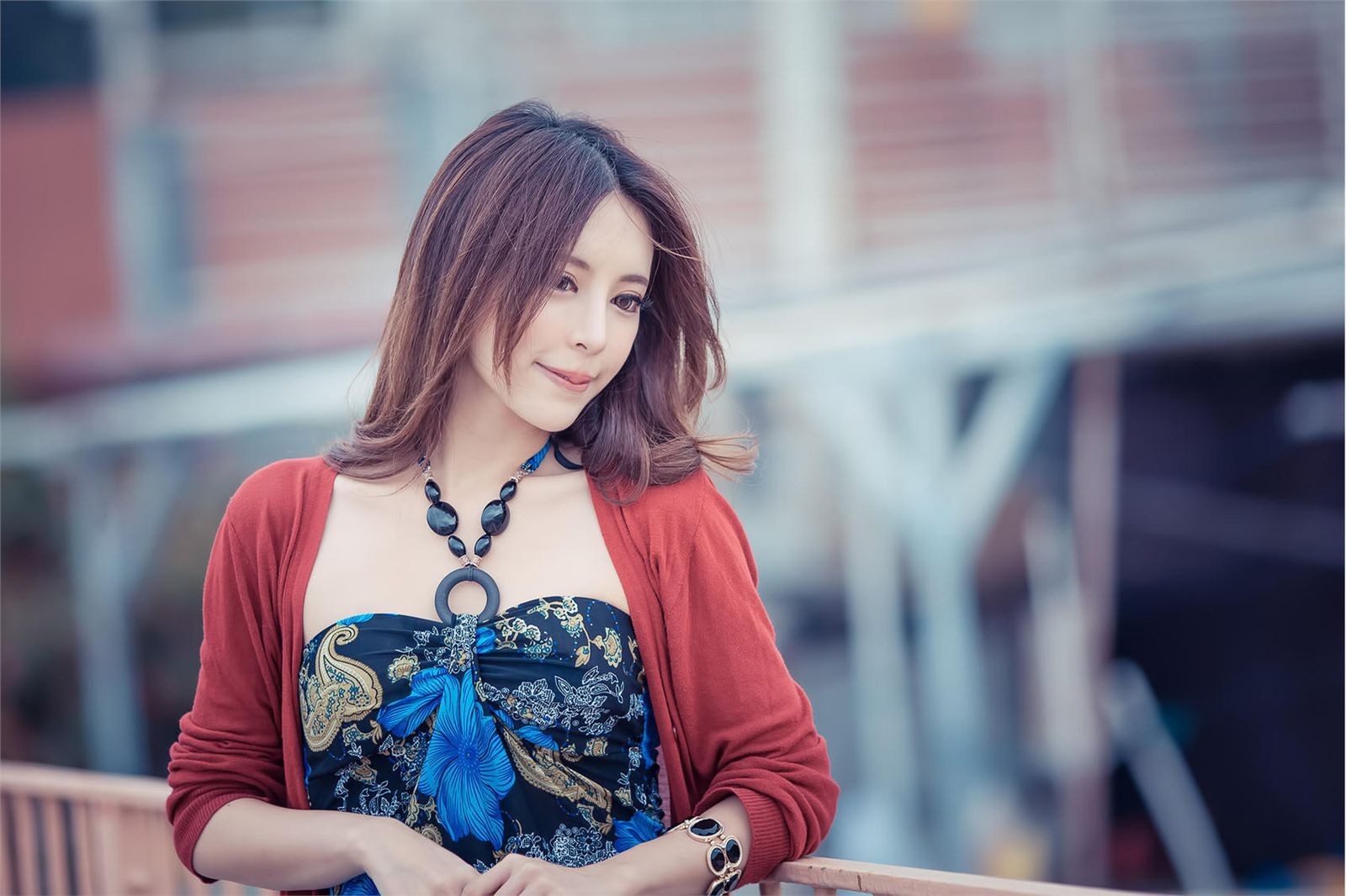 超跑女神大眼正妹张齐郡 炫彩外拍