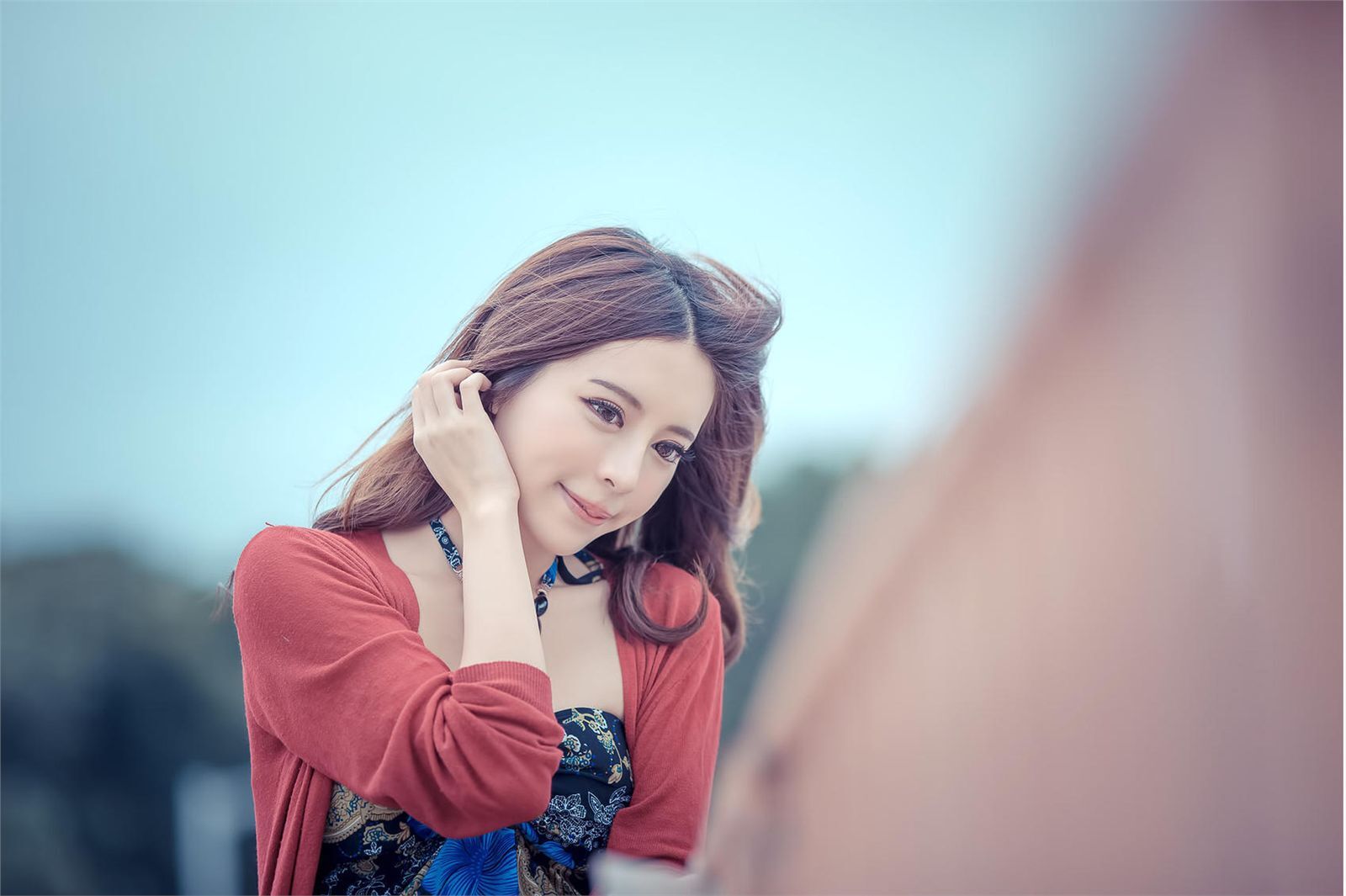 超跑女神大眼正妹张齐郡 炫彩外拍