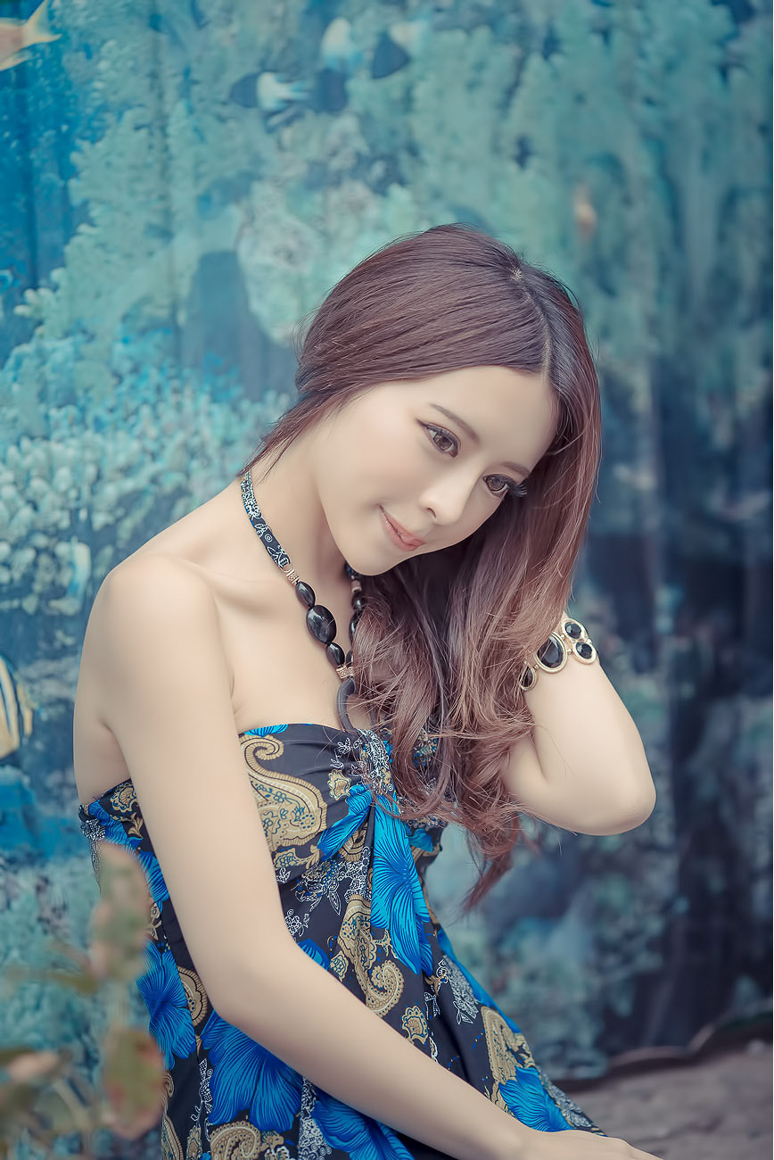 超跑女神大眼正妹张齐郡 炫彩外拍