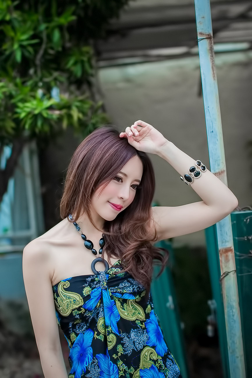 超跑女神大眼正妹张齐郡 炫彩外拍