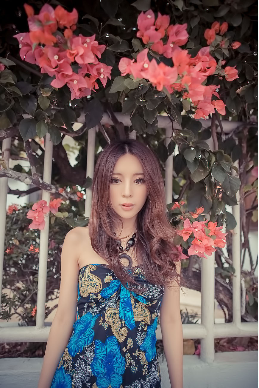 超跑女神大眼正妹张齐郡 炫彩外拍