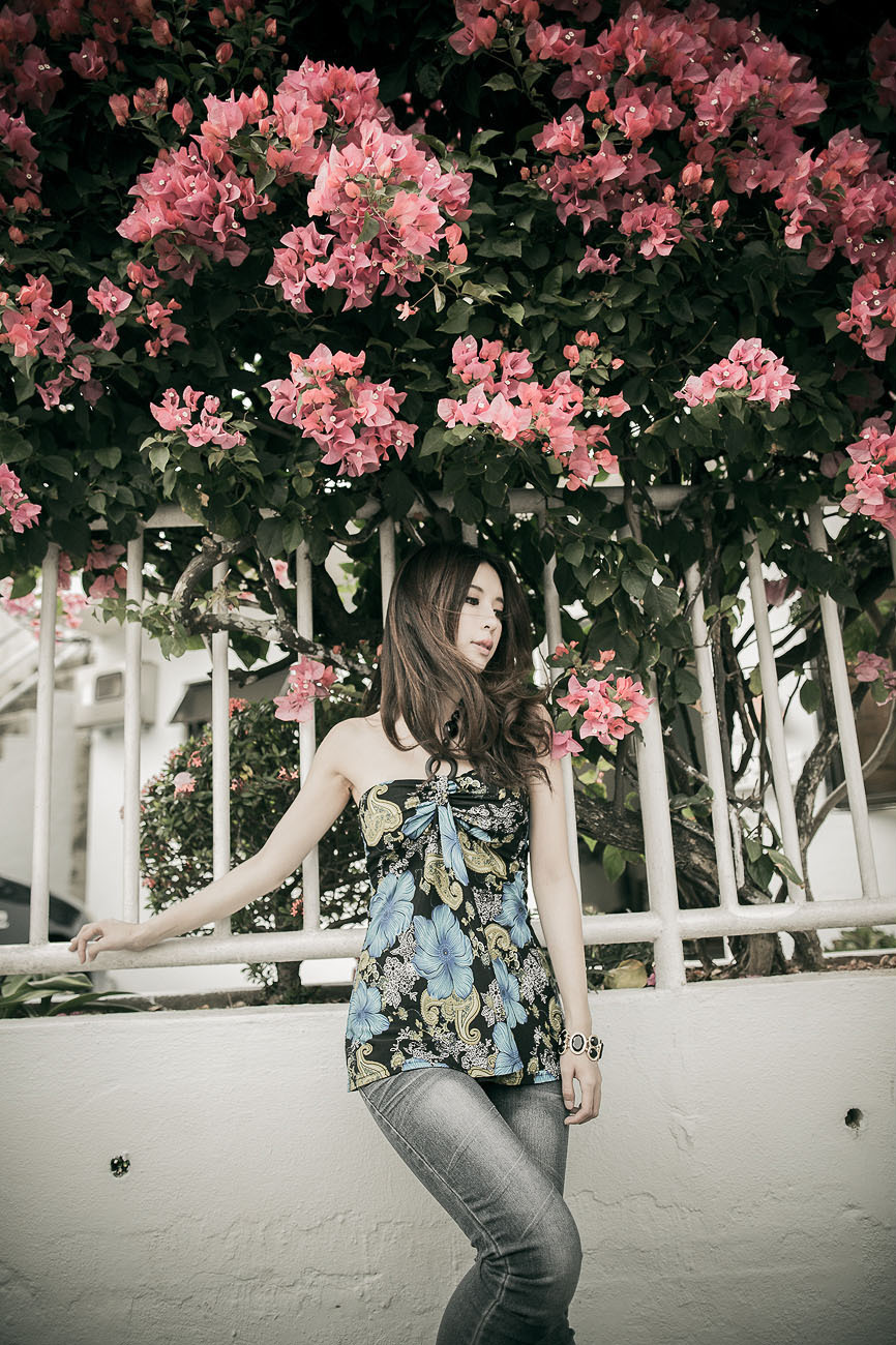 超跑女神大眼正妹张齐郡 炫彩外拍