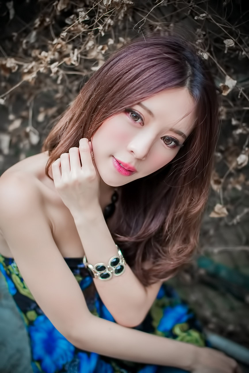 超跑女神大眼正妹张齐郡 炫彩外拍