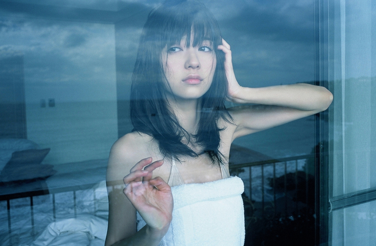 逢泽莉娜穿黑丝，清纯美女也可以撸