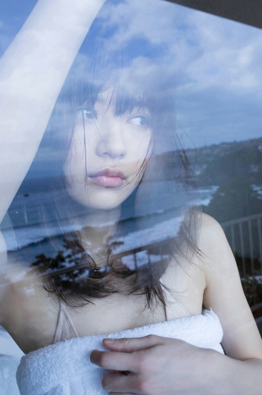 逢泽莉娜穿黑丝，清纯美女也可以撸