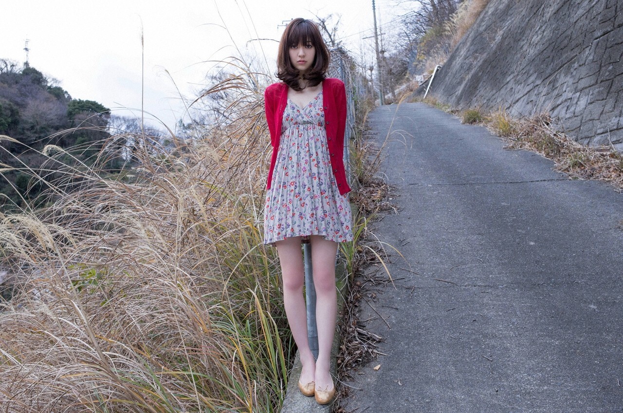 逢泽莉娜穿黑丝，清纯美女也可以撸