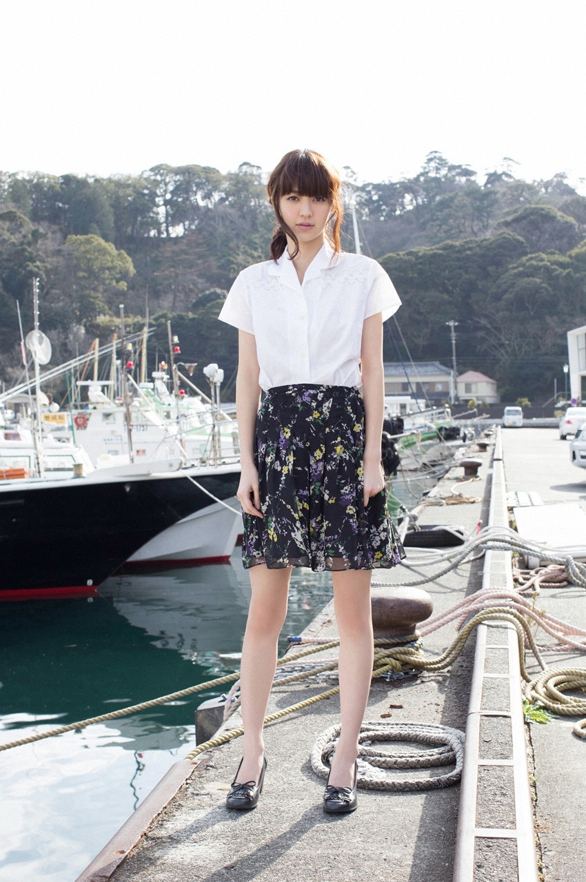 逢泽莉娜穿黑丝，清纯美女也可以撸