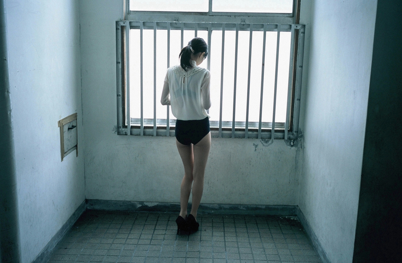 逢泽莉娜穿黑丝，清纯美女也可以撸