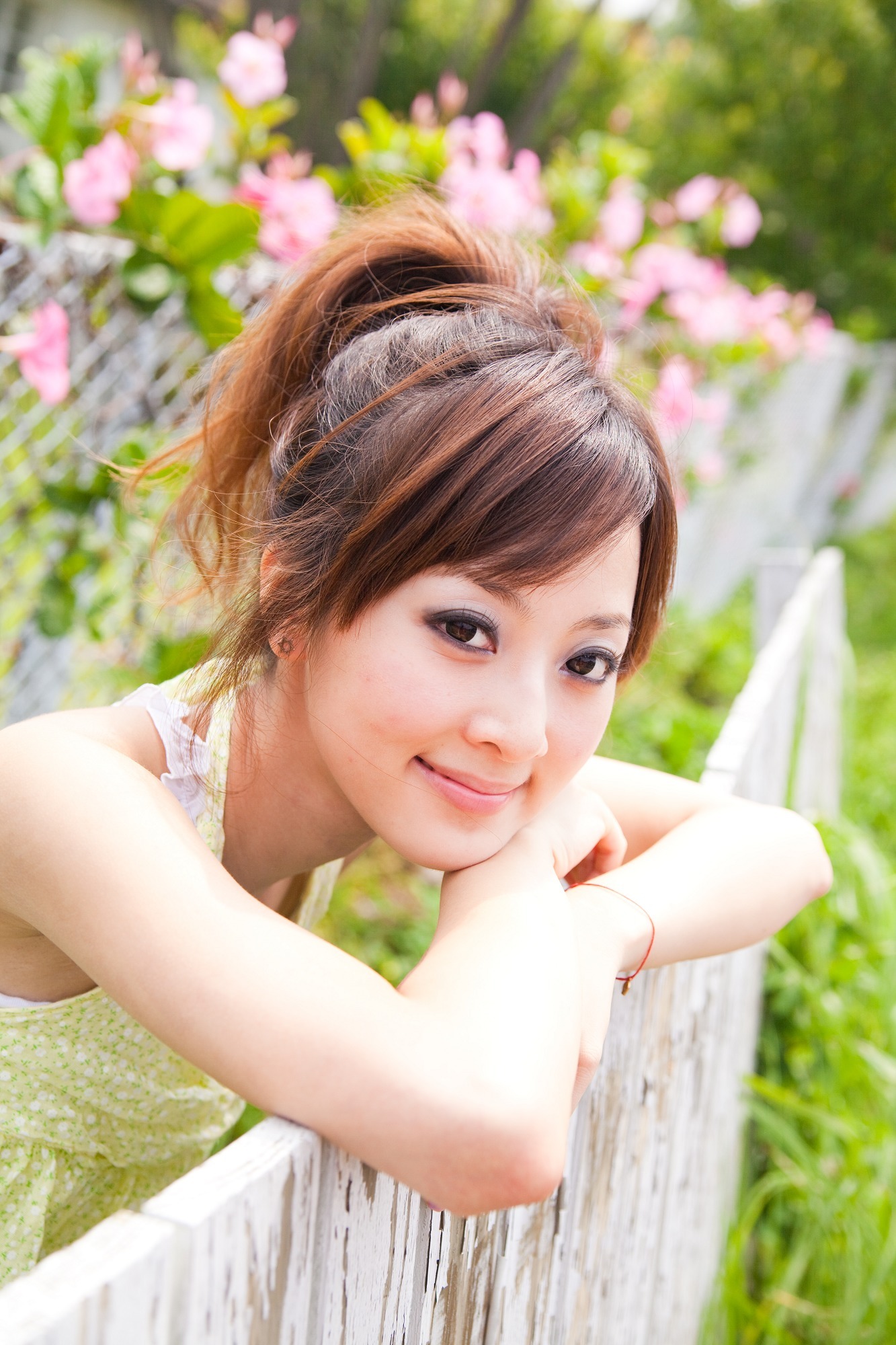 台湾清纯美女果子MM张凯洁@陽明山美軍宿舍2