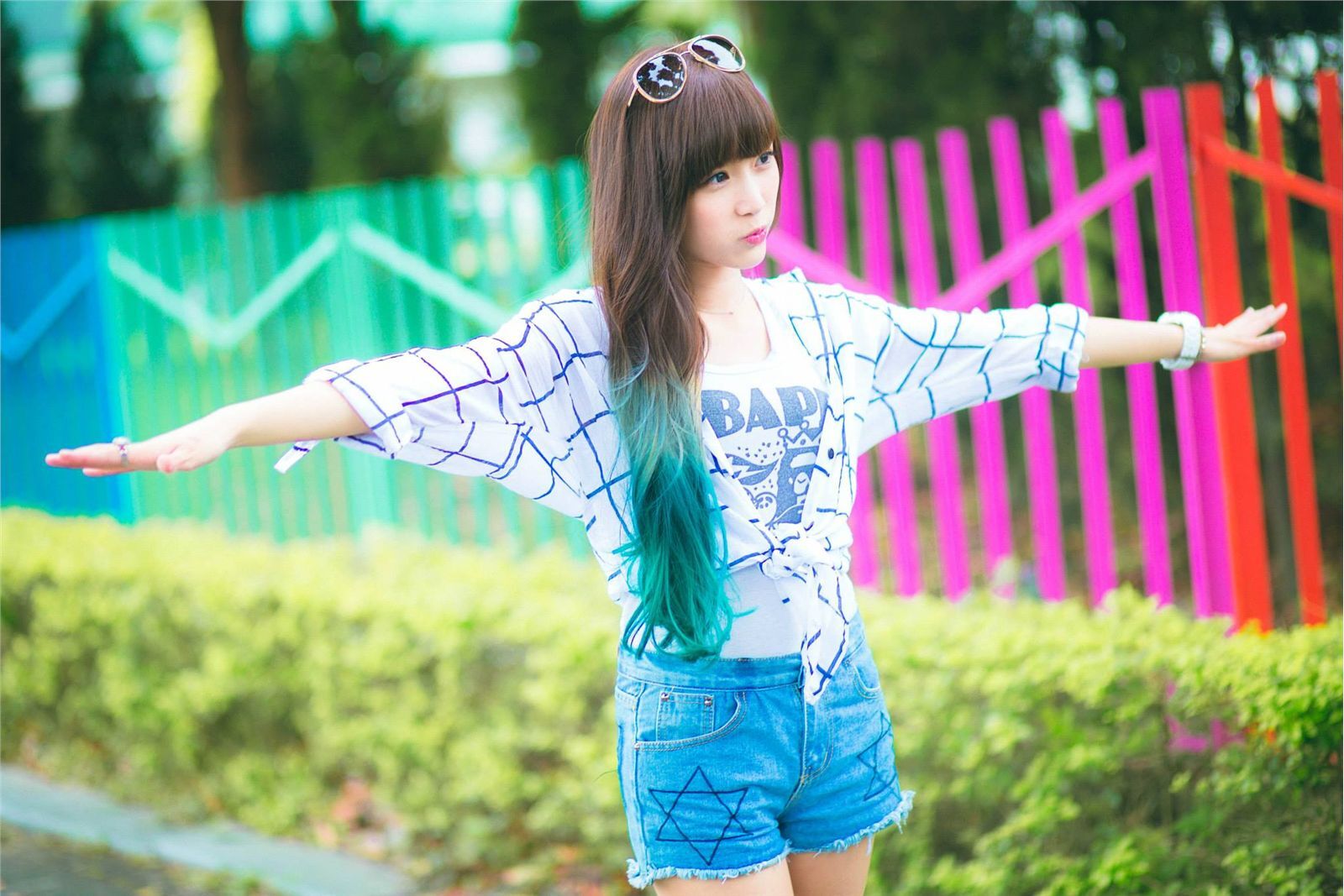 麦当劳最美店员张楚珊写真自拍