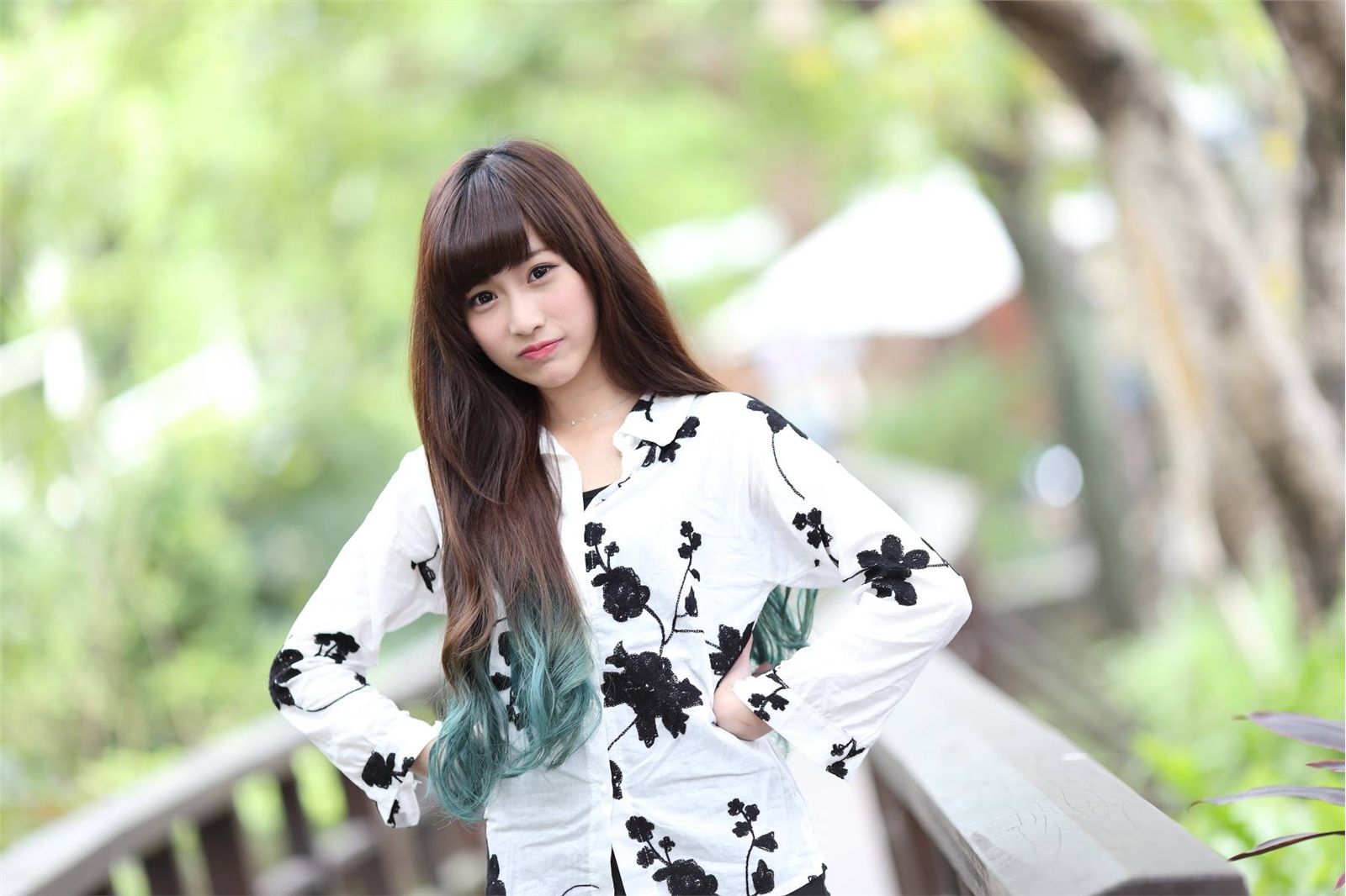 麦当劳最美店员张楚珊写真自拍